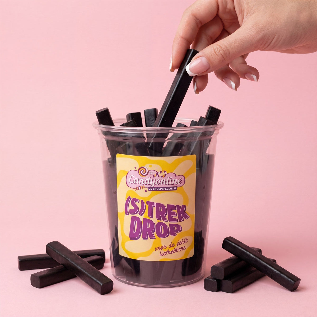 Strekdrop strook uit de CandyOnline beker pakken